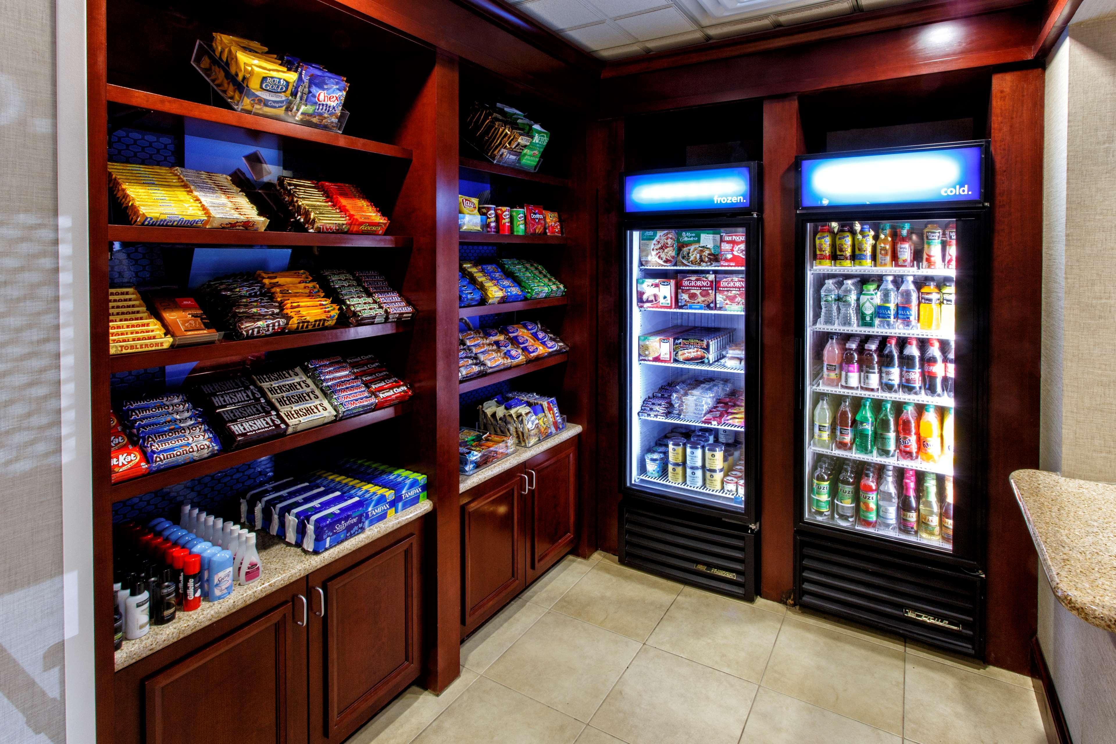 Hampton Inn&suites Staten Island 3*