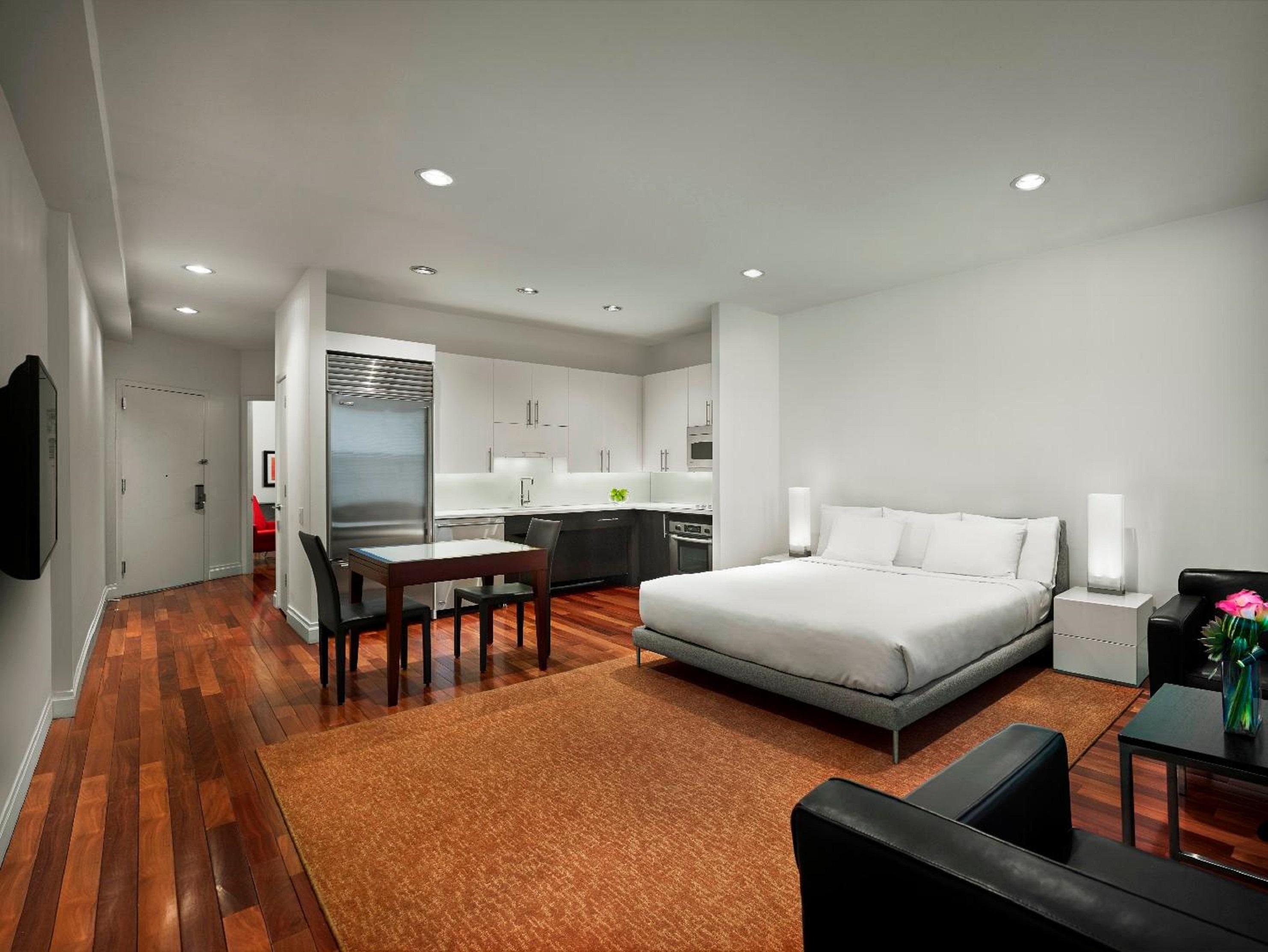 Aparthotel Aka Times Square 4*