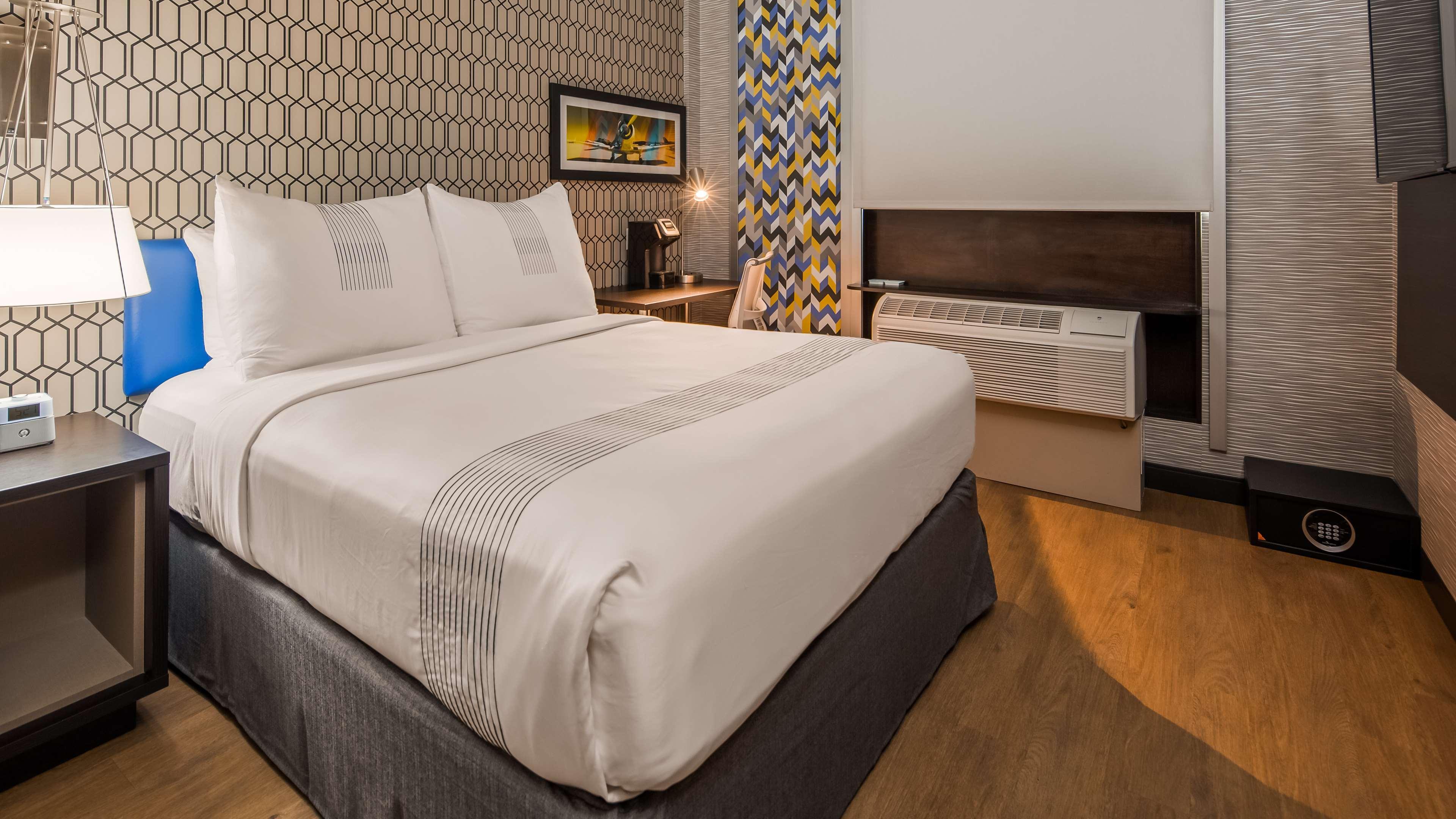 Glo Western Brooklyn Nyc Hotel