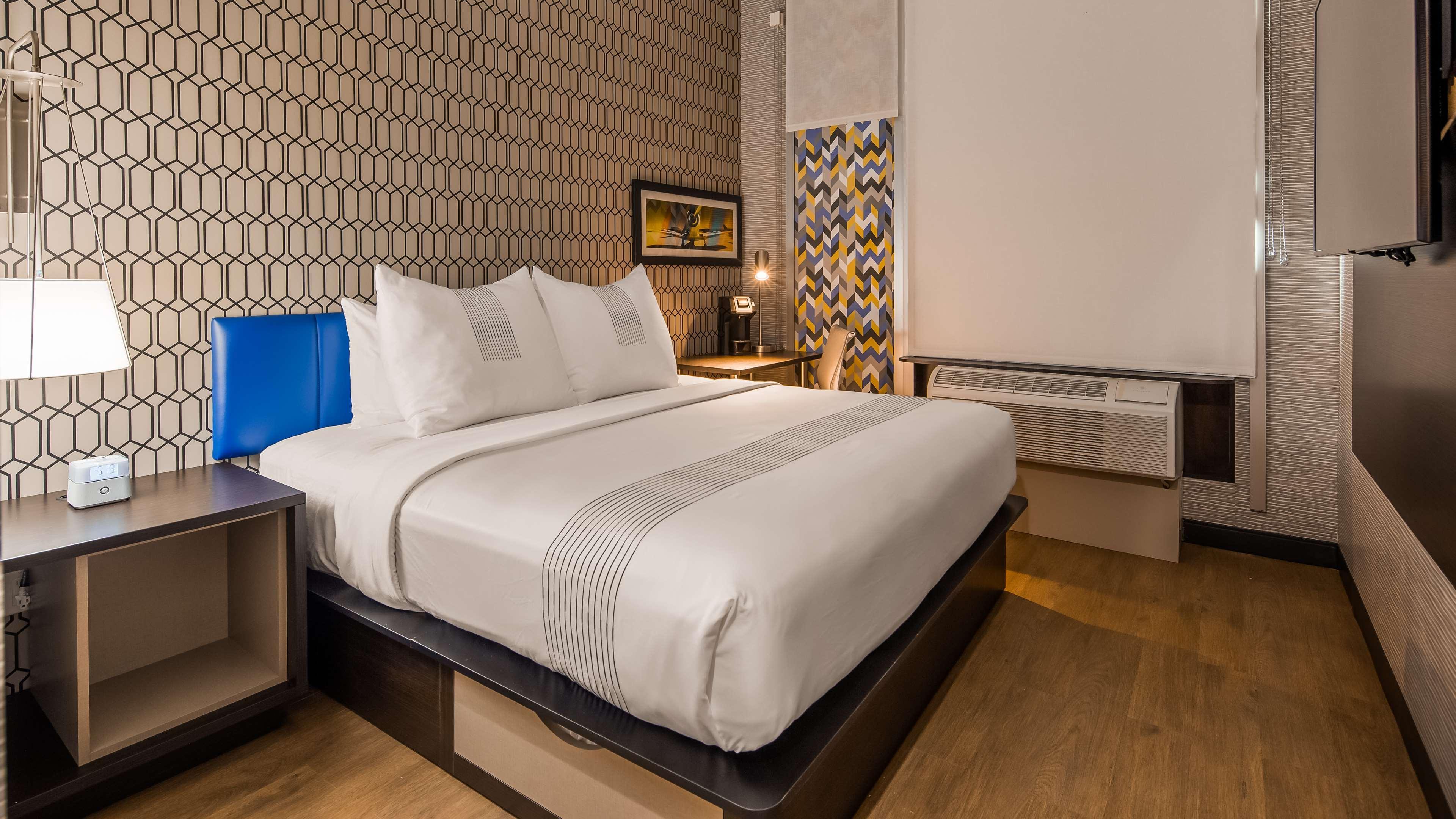 Glo Western Brooklyn Nyc Hotel 3*