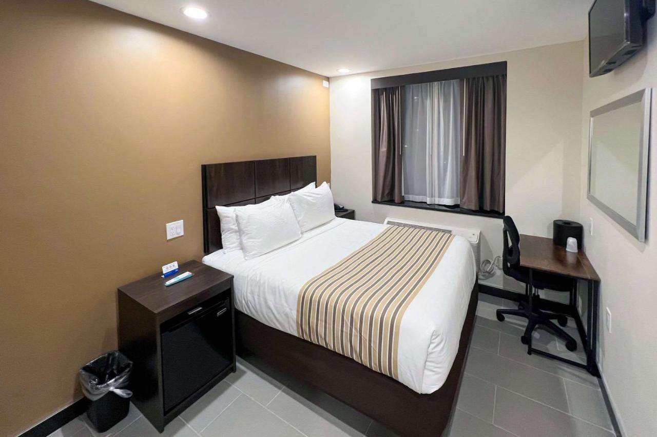 Hotel Rodeway Brooklyn New York