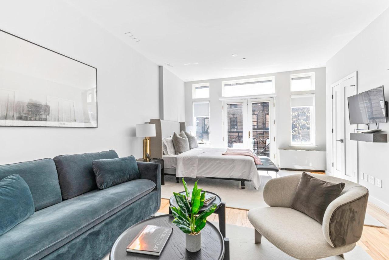 Luxe Studio Apt With Charming Juliet Balcony Holiday home New York