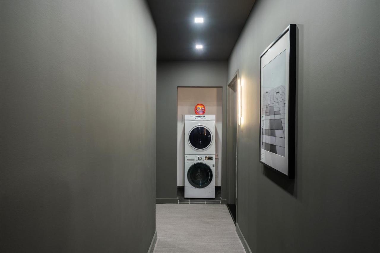 Holiday home Luxe Studio Apt With Charming Juliet Balcony *