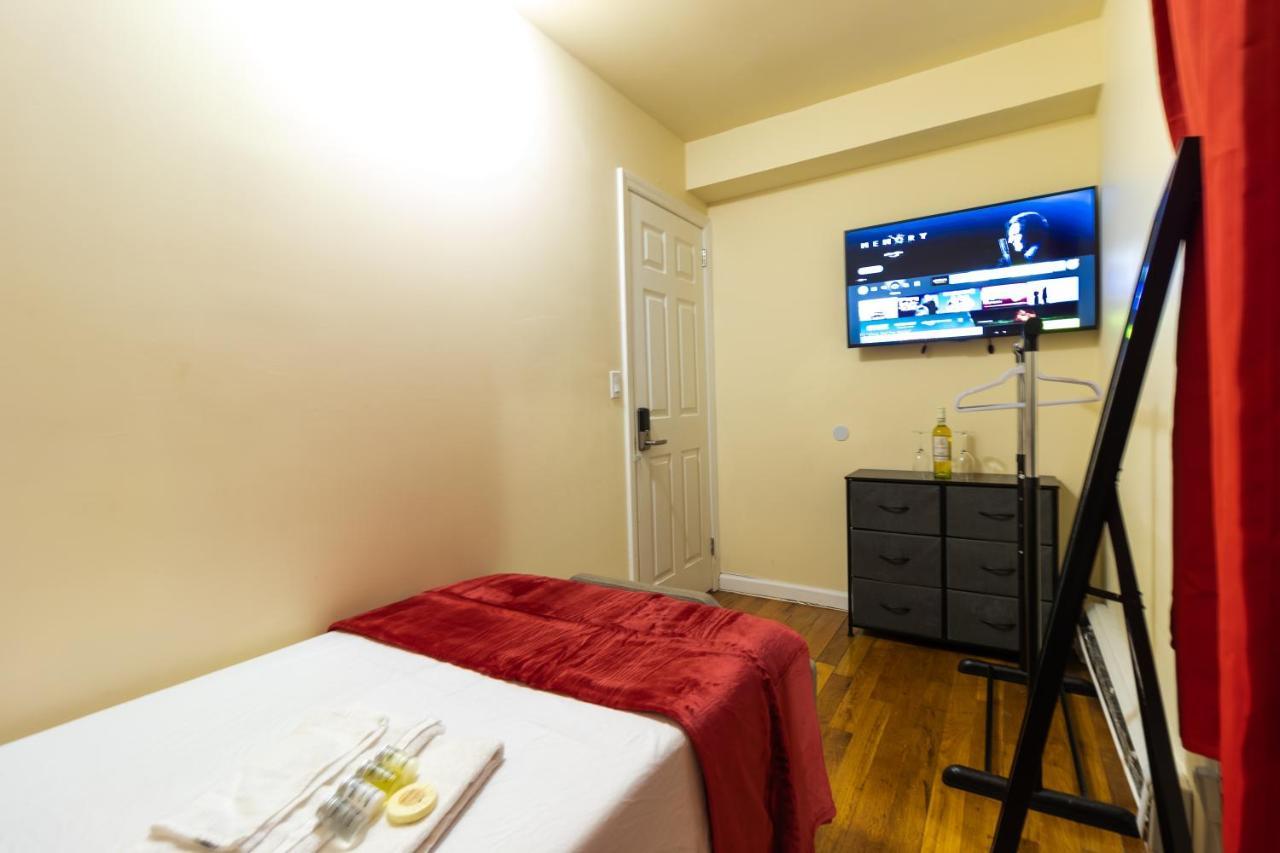 Apartment Deluxe Twin Size Bed-red On The 1st Fl In Elmhurst Ny New York