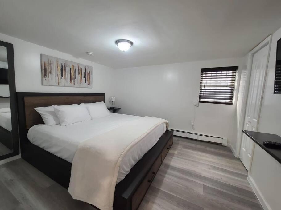 Homestead: Away From Apartment *