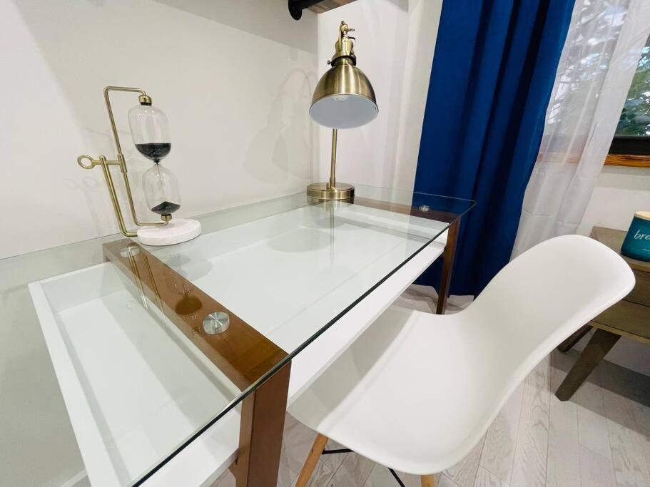 Apartment 78-3a Luxury Brand New Modern 1br W&d