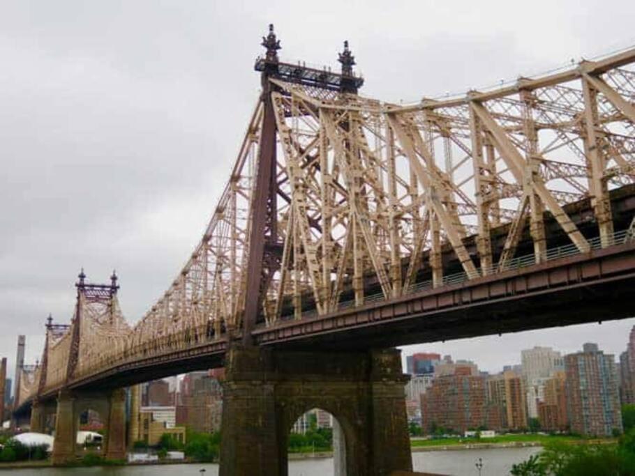 Amazing Ground Floor 2 Bedrooms In Nyc Subway Crossing The Street And One Station To Manhattan Apartment New York