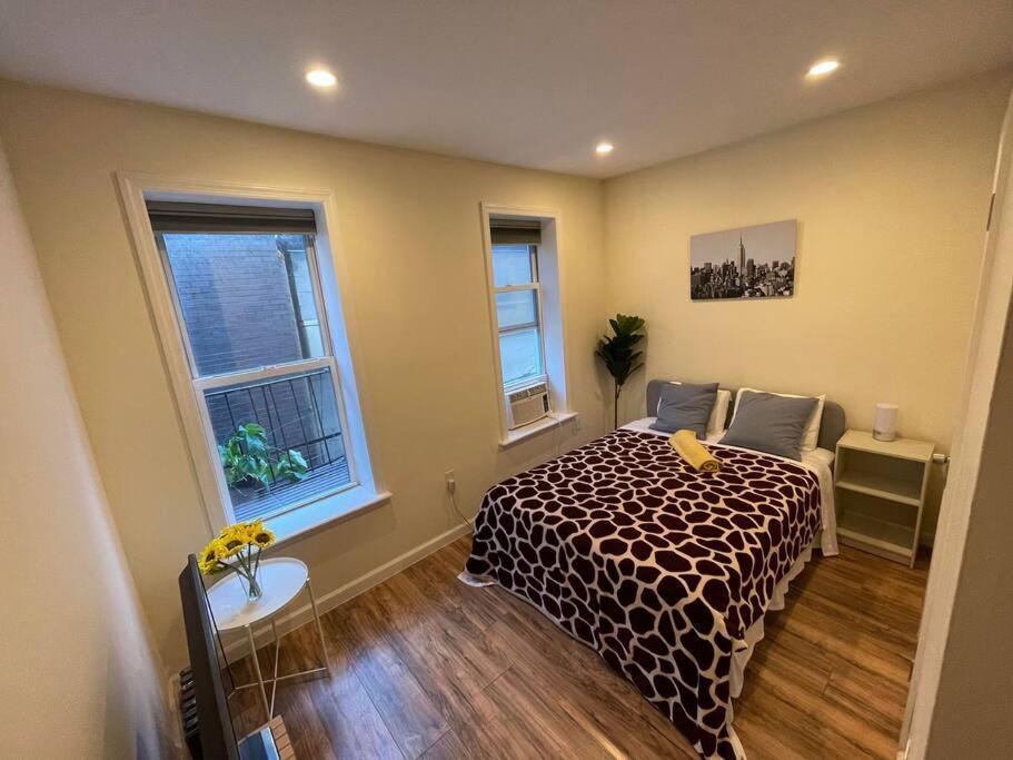 Amazing Ground Floor 2 Bedrooms In Nyc Subway Crossing The Street And One Station To Manhattan Apartment