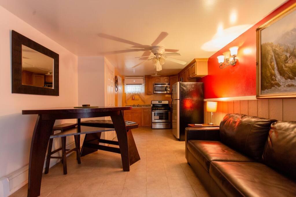 Large Apt, One Block To Train * New York