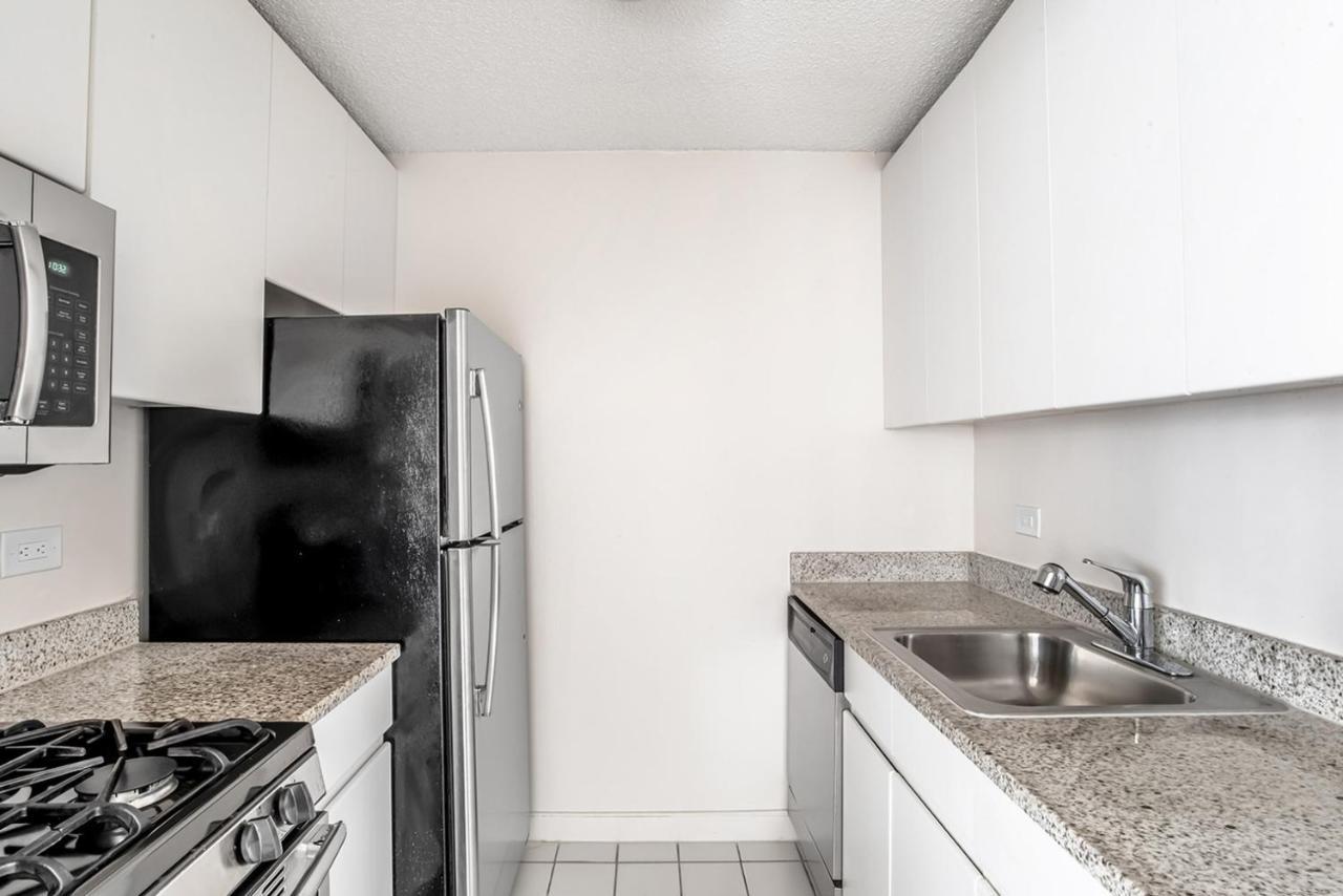 Ues 2br W Elevator Doorman Gym Nr Park Nyc-1071 * New York