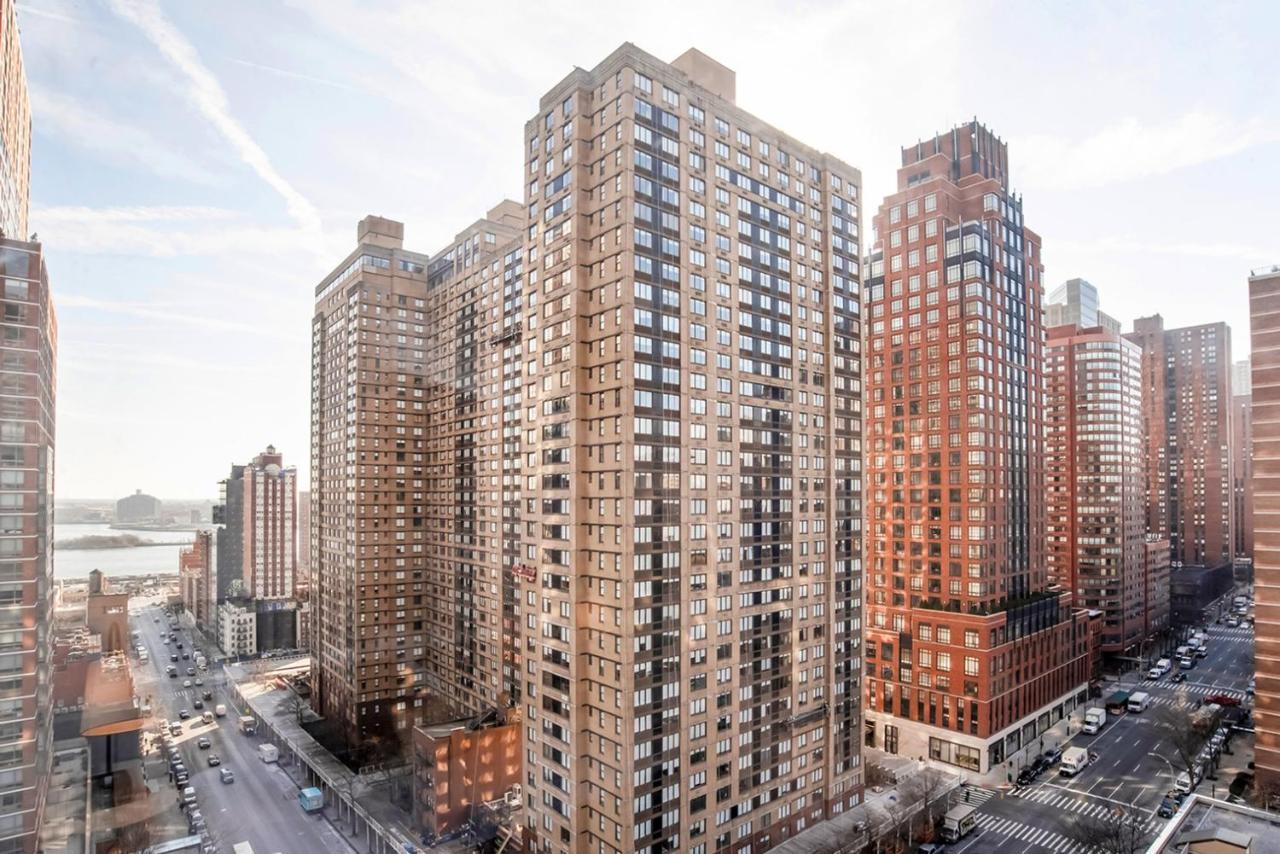 Ues 2br W Elevator Doorman Gym Nr Park Nyc-1071 New York