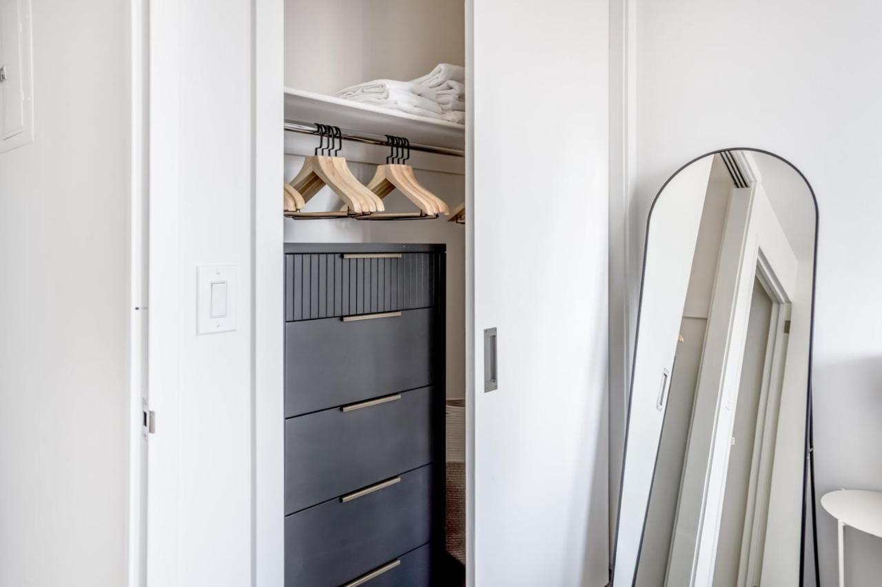 Midtown West 2br W Doorman Gym Wd Nr Times Sq Nyc-1067 Apartment New York