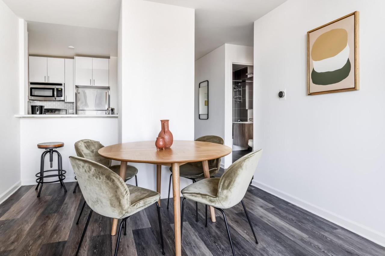 Midtown West 2br W Doorman Gym Wd Nr Times Sq Nyc-1067