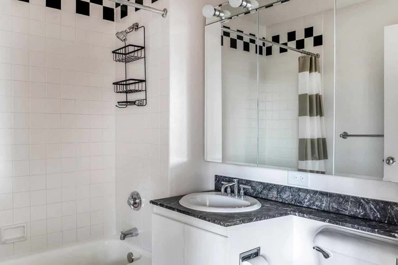 Ues 2br W Elevator Doorman Gym Nr Park Nyc-1071 * New York