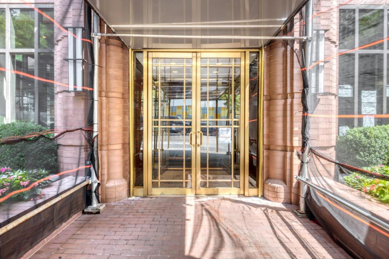 Apartment Ues 2br W Elevator Doorman Gym Nr Park Nyc-1071 *