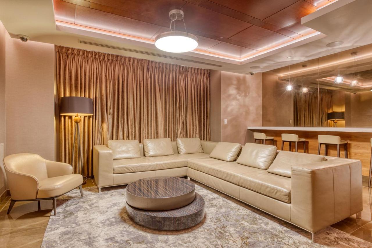 Apartment Ues 2br W Elevator Doorman Gym Nr Park Nyc-1071