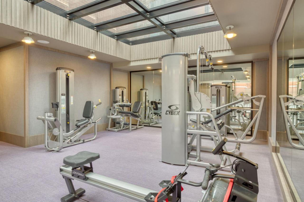 Midtown West 2br W Doorman Gym Wd Nr Times Sq Nyc-1067 *