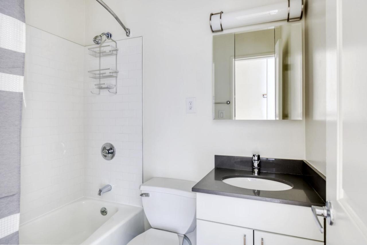 Apartment Uws 1br W Doorman Nr Central Park Nyc-821 *