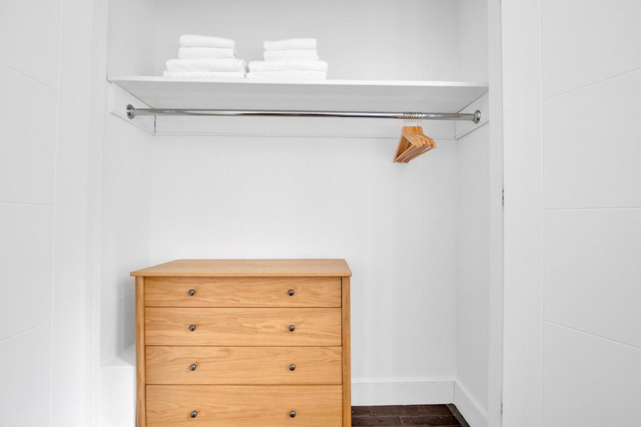 Midtown 2br W Elevator Doorman Nr Shopping Nyc-737 Apartment New York