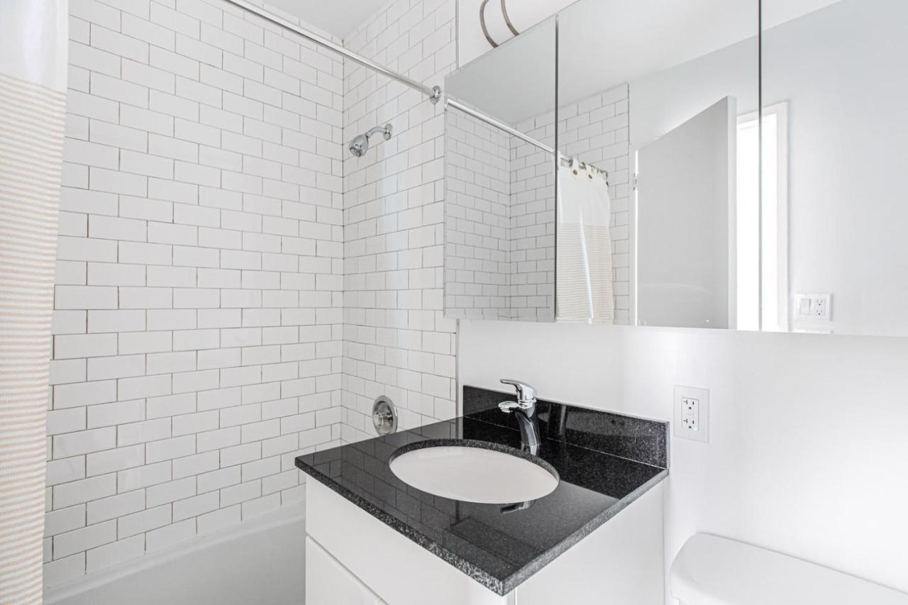 Murray Hill 1br W Doorman Gym Pool Parking Nyc-583 Apartment