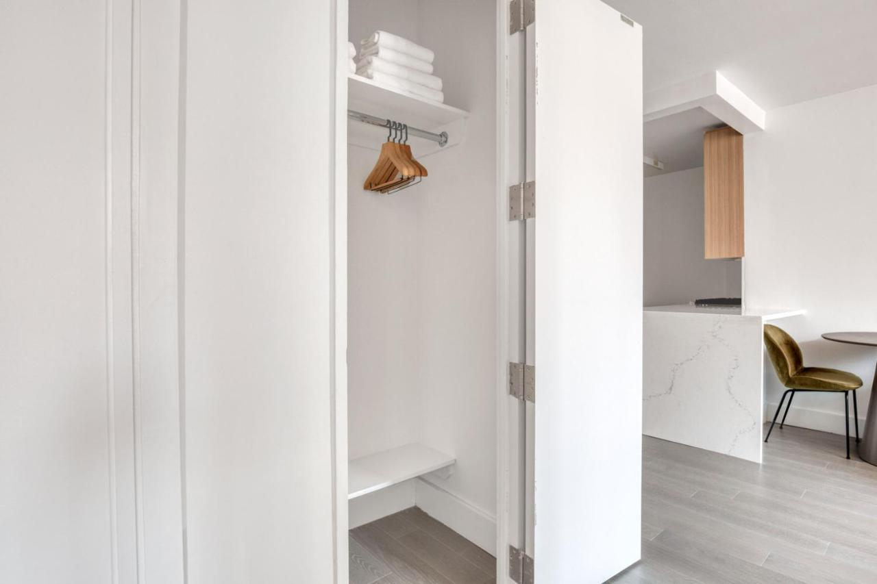 Uws 1br W Wd Nr Lincoln Center Nyc-880 Apartment
