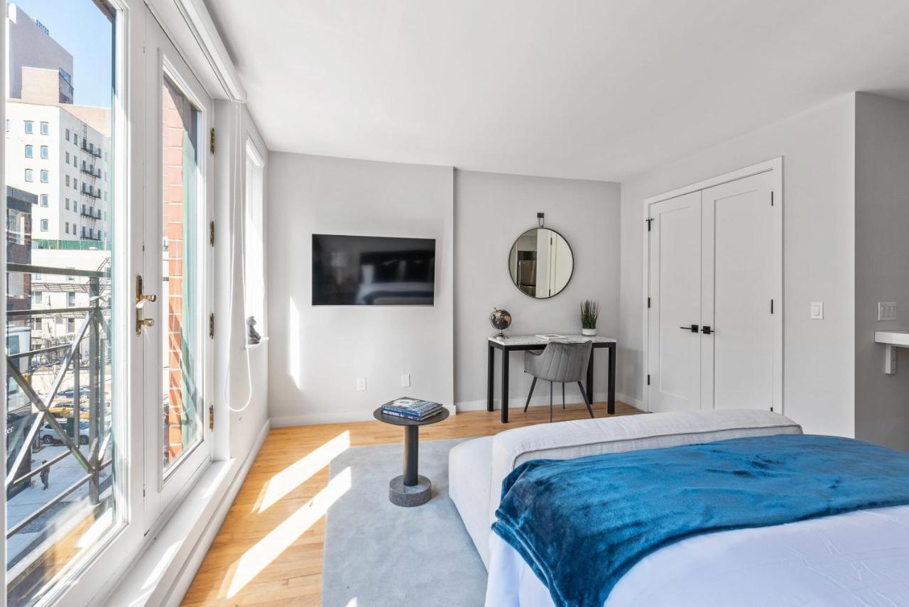 Holiday home Luxe Studio In Upper East Side With Charming Juliet Balcony
