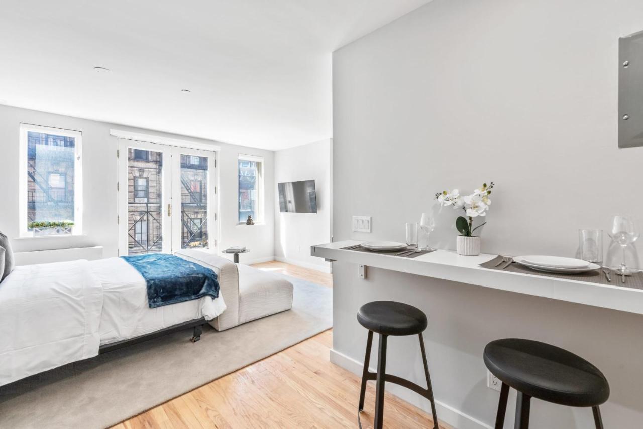 Luxe Studio In Upper East Side With Charming Juliet Balcony