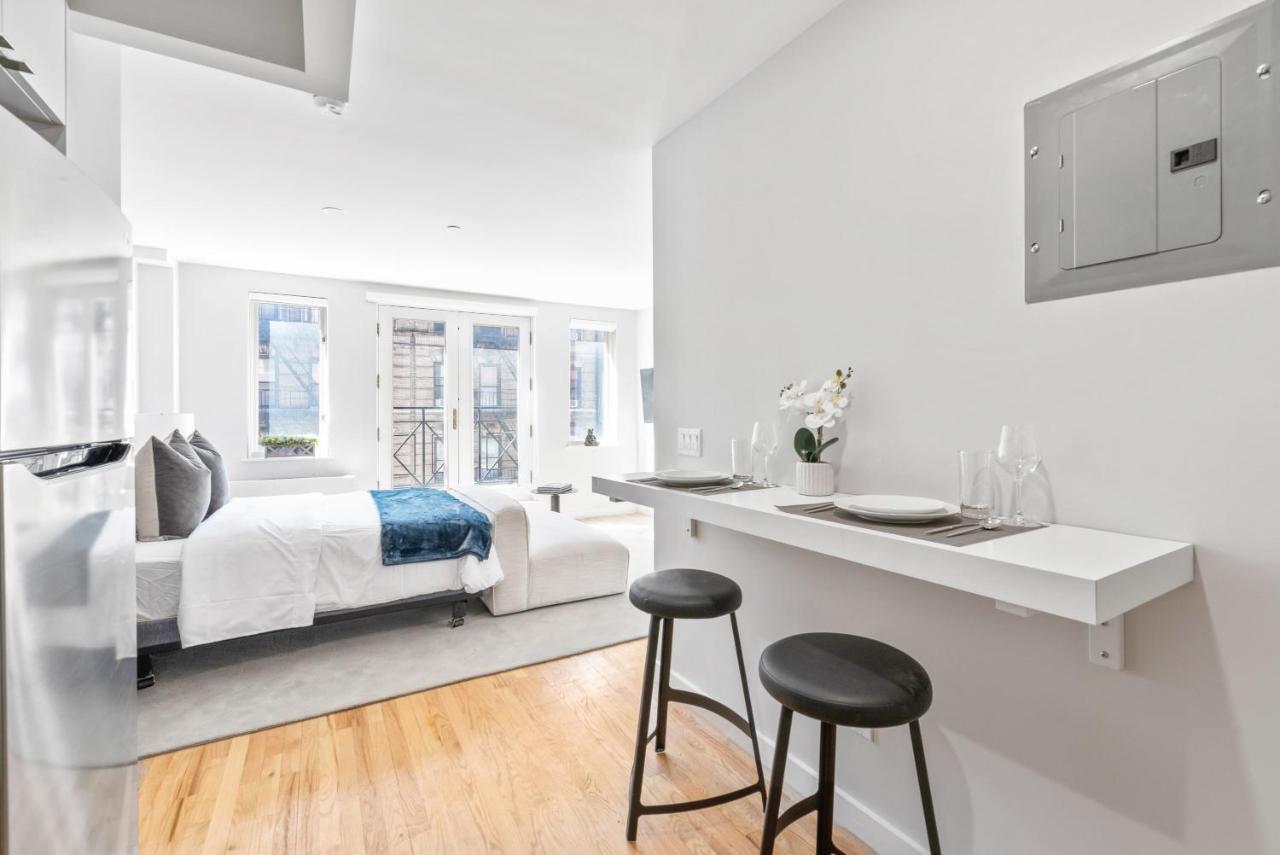 Luxe Studio In Upper East Side With Charming Juliet Balcony Holiday home *