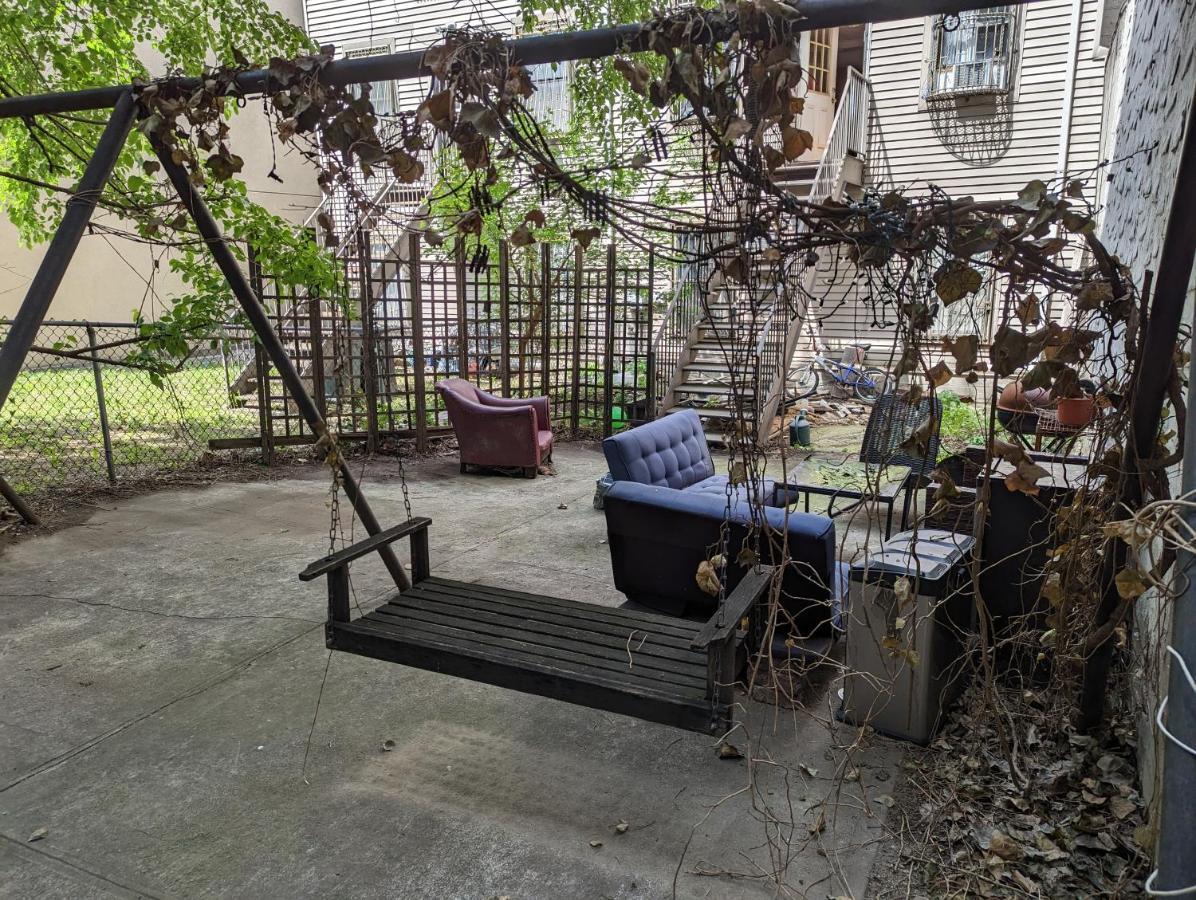 & Affordable Williamsburg Small