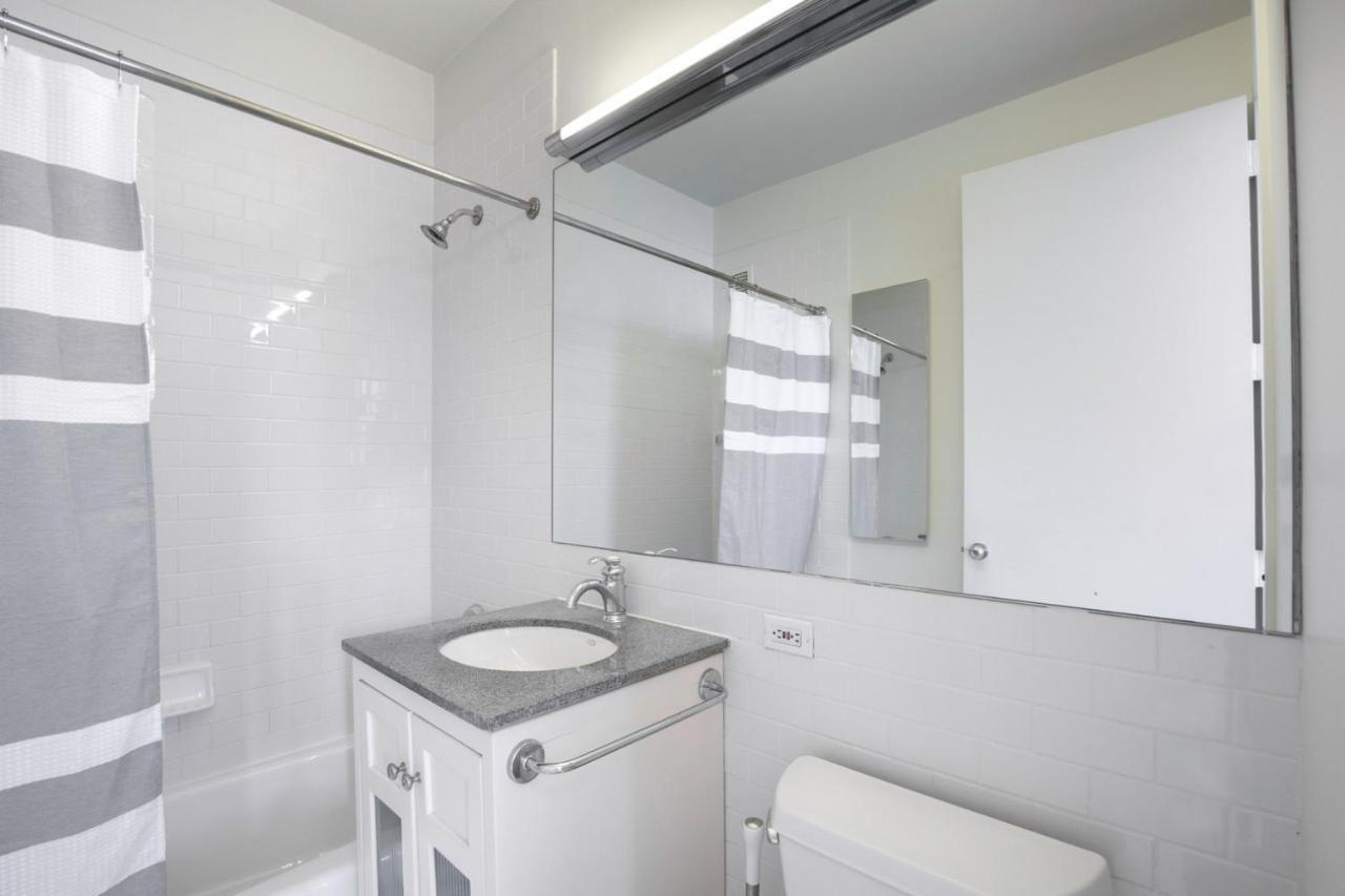 Midtown W W Sundeck Gym Nr Times Sq Nyc-263 * New York