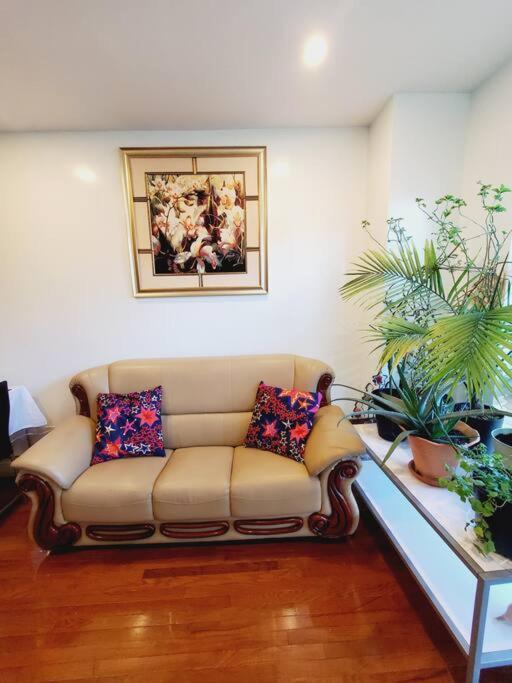 Beautiful Bedroom In A Private With Access To Patio