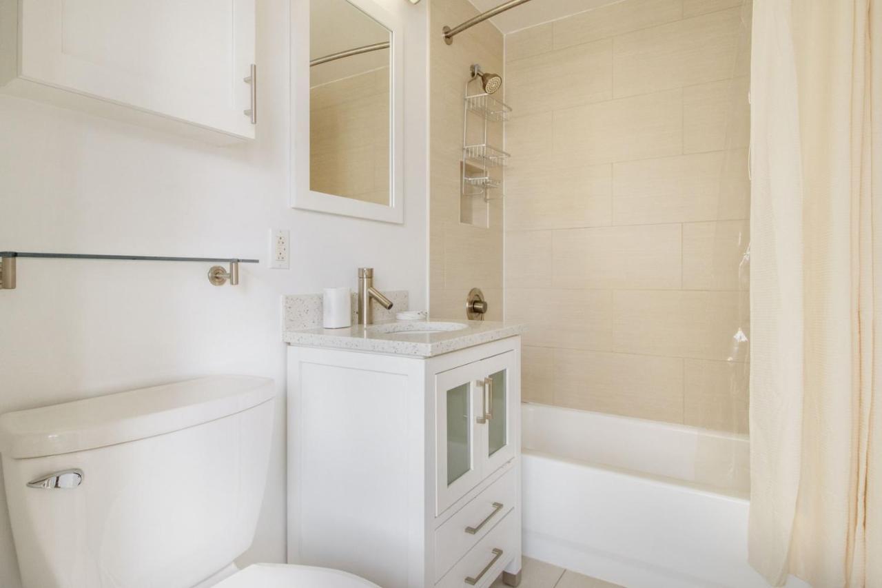 Ues 1br W Gym Nr Art Museums Nyc-1180 Apartment