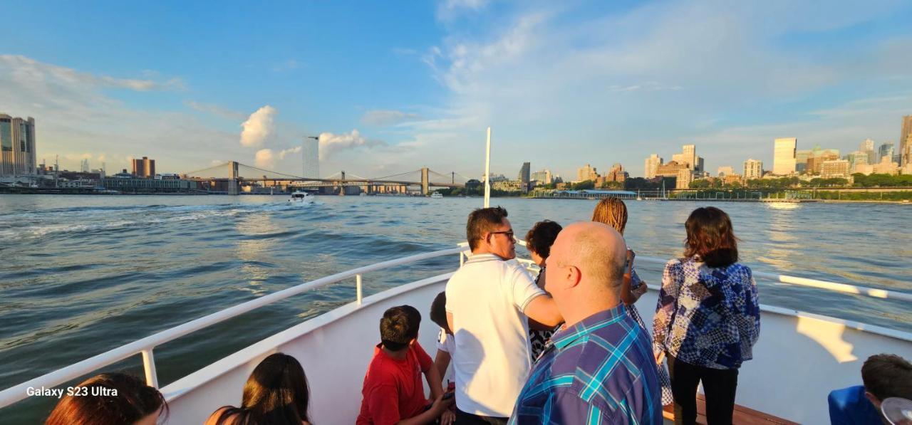 Nyc Dinner Boat Louisa Of The Seas Botel