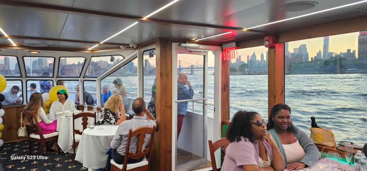 Botel Nyc Dinner Boat Louisa Of The Seas *