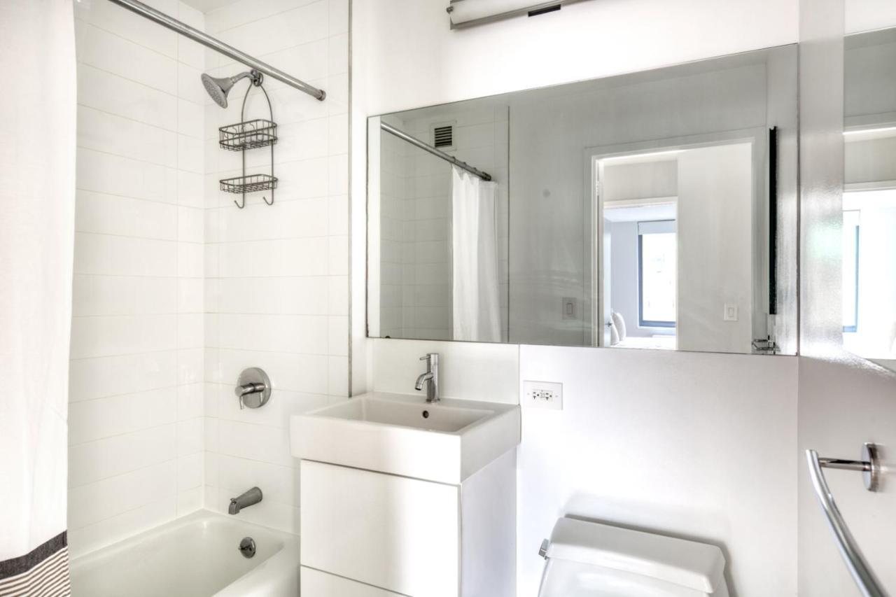 Midtown 1br W Dm Elevator Gym Nr Times Sq Nyc-798 New York