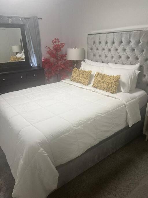 Cozy Lovely 2 Bedroom Apt, 5 Mins From Jfk * New York