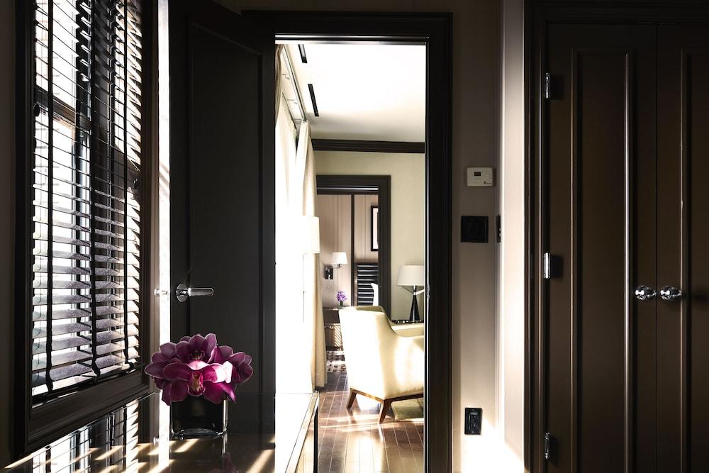 Iroquois Times Square Hotel 5*