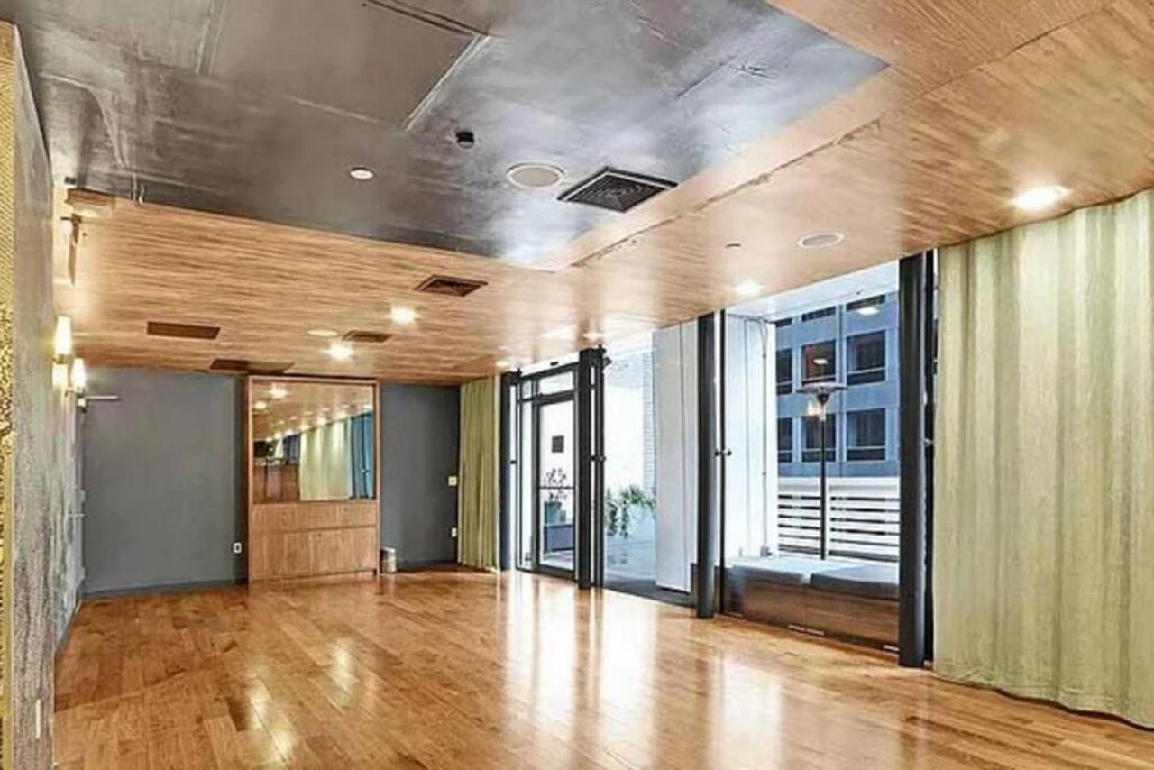 Apartment Perfectly Located 2bd Near Times Square With Gym *
