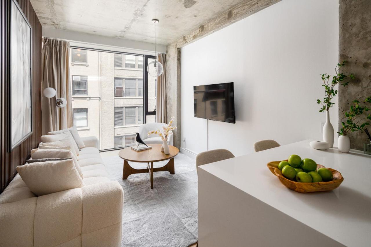 Apartment Stylish Penthouse With Ceiling To Floor Windows *
