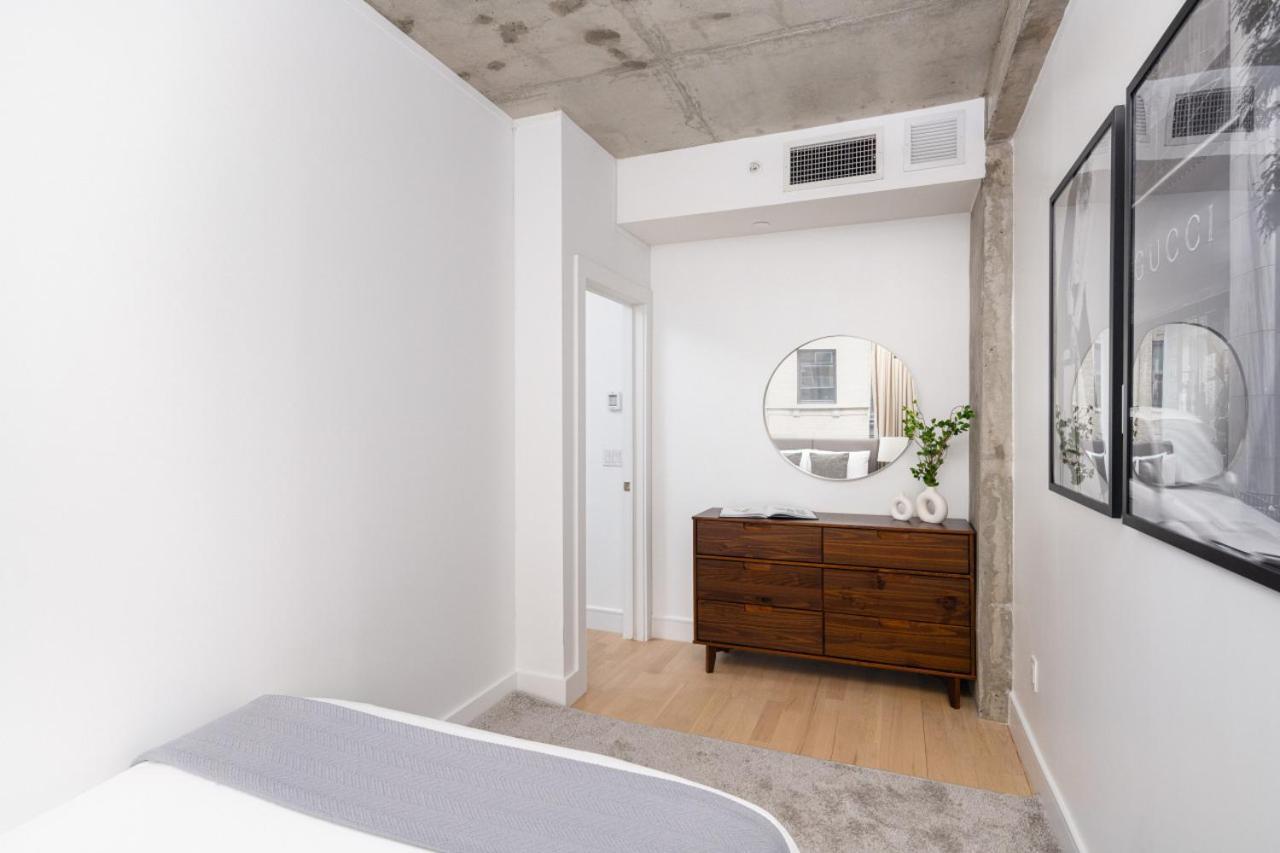 Stylish Penthouse With Ceiling To Floor Windows Apartment *