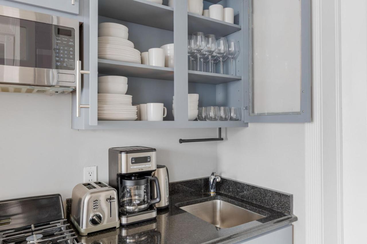East Village 2br W Balcony Nr Dining Nightlife Nyc-1212 *