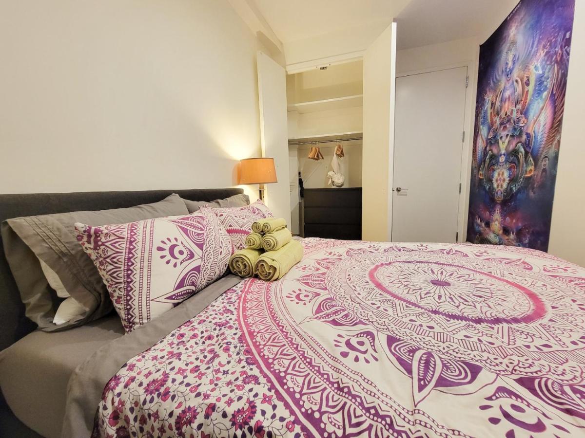 Private In A 4 Big 4 Apartament Green Point Homestay