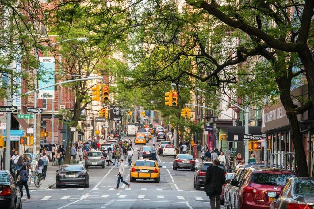 ✪ Large 2 Bedrooms ✪ Queen Beds ✪ Work Stations * New York