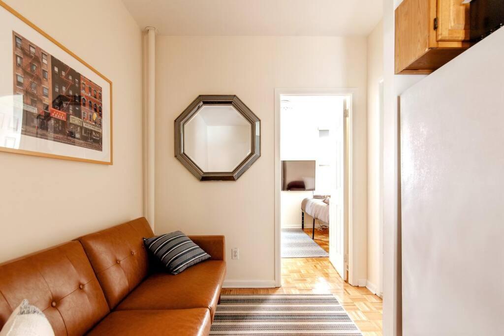 ✪ Large 2 Bedrooms ✪ Queen Beds ✪ Work Stations *
