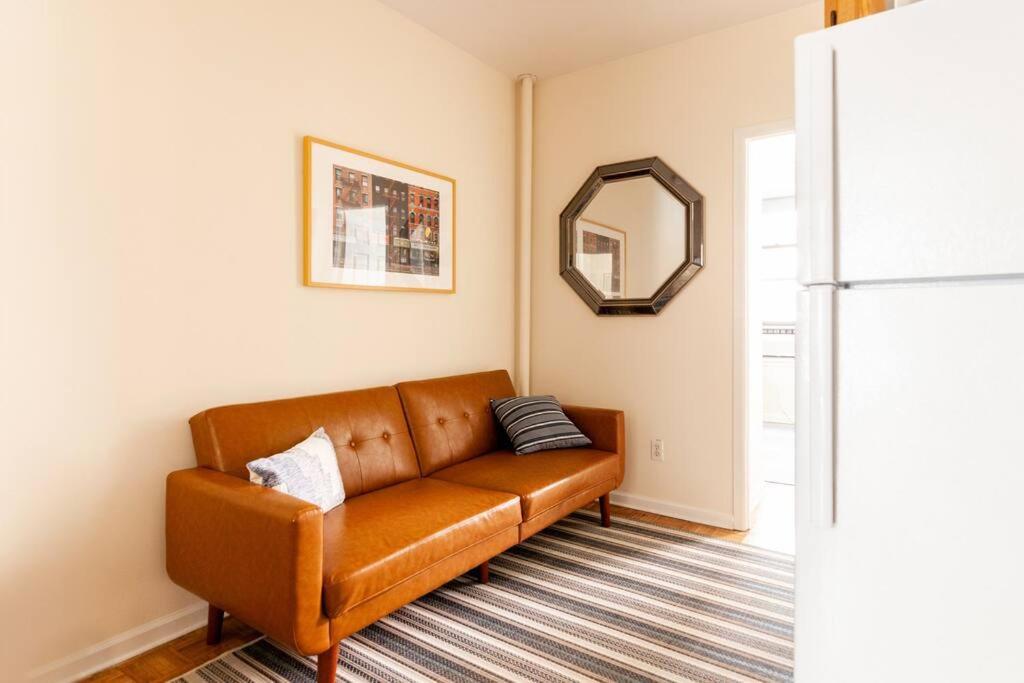 ✪ Large 2 Bedrooms ✪ Queen Beds ✪ Work Stations Apartment *