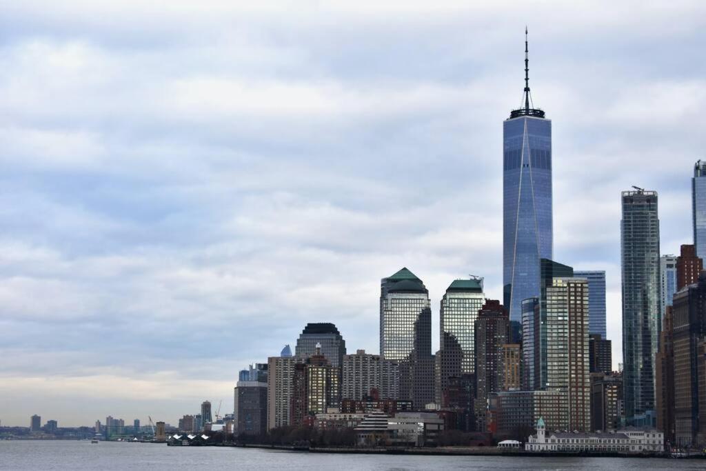 Apartment ✪ Large 2 Bedrooms ✪ Queen Beds ✪ Work Stations New York
