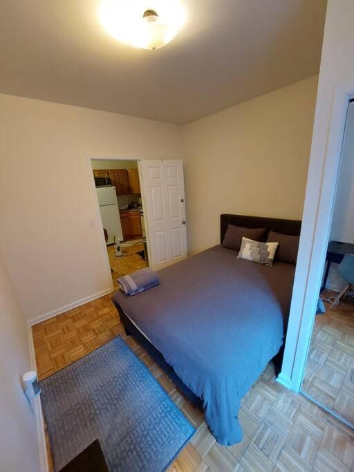 ✪ Large 2 Bedrooms ✪ Queen Beds ✪ Work Stations * New York