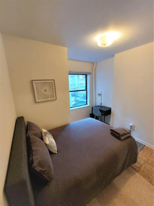 ✪ Large 2 Bedrooms ✪ Queen Beds ✪ Work Stations New York