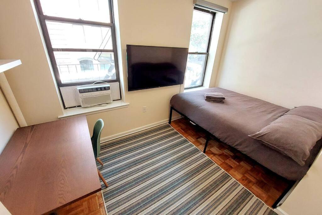 ✪ Large 2 Bedrooms ✪ Queen Beds ✪ Work Stations Apartment New York