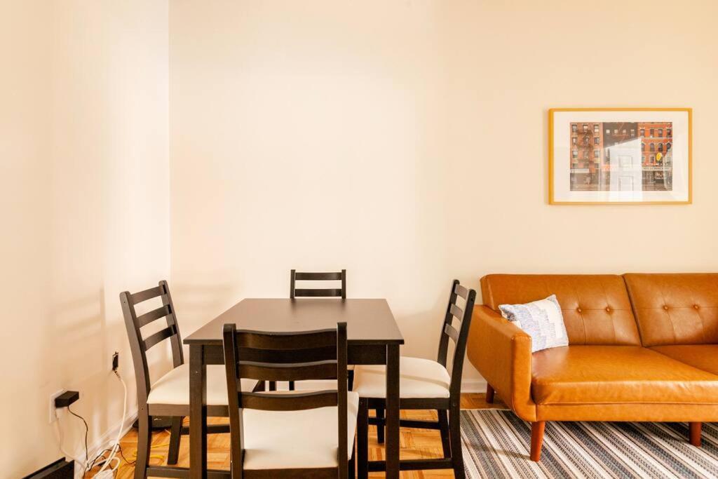 ✪ Large 2 Bedrooms ✪ Queen Beds ✪ Work Stations *